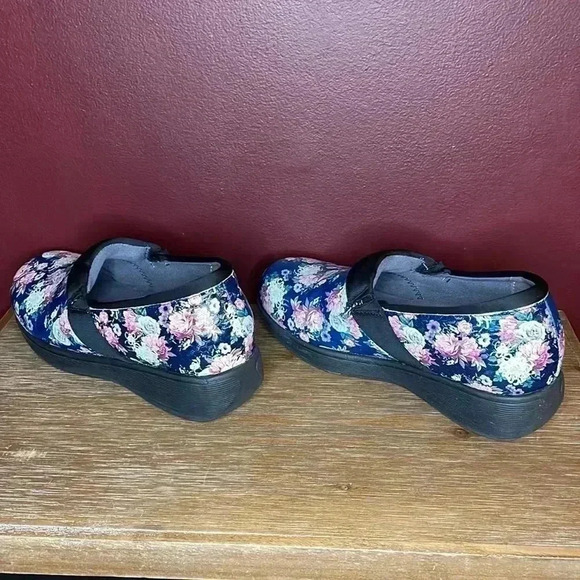 Softwalk Floral Clog - Picture 8 of 12